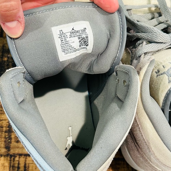 AIR JORDAN 1 MID SE COCONUT MILK GUM MENS BASKETBALL SHOES - Picture 4 of 13